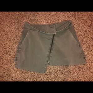 Army green skort with zipper detail